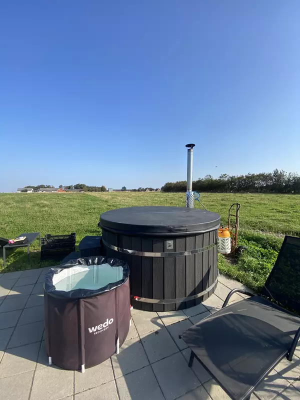 Enghytten med vildmarksbad