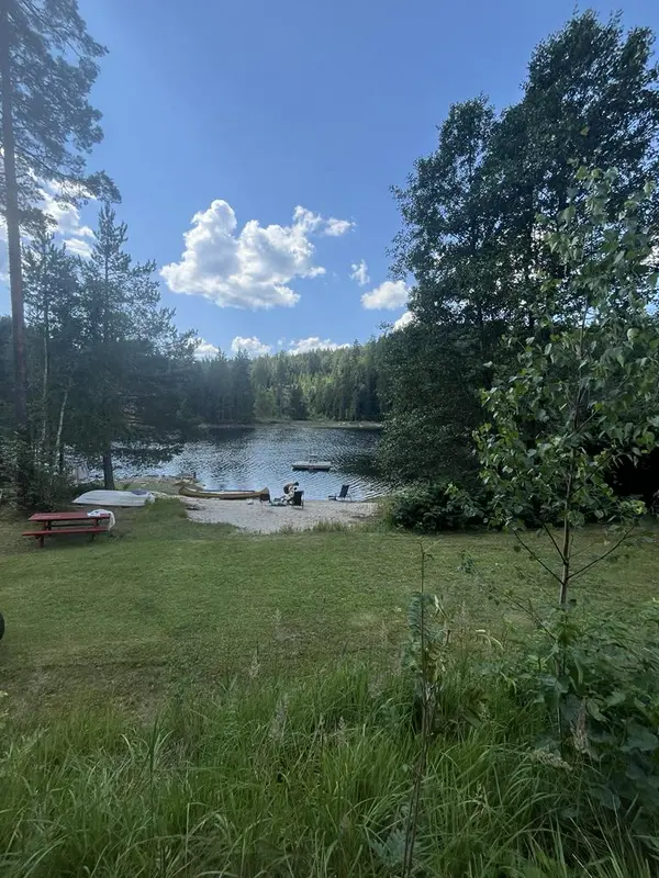 Koselig hytte i skogen 