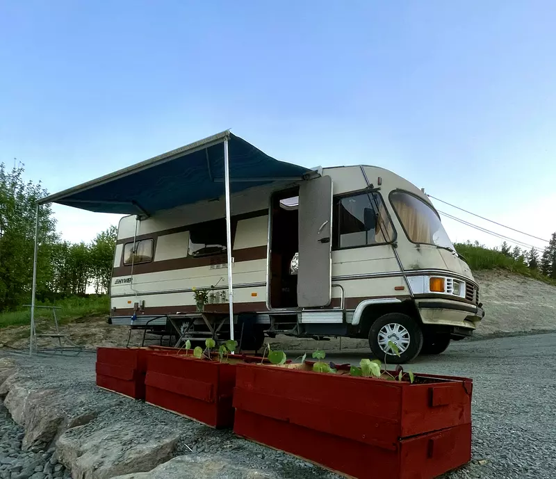Pensjonert bobil / campervan for gårdsovernatting