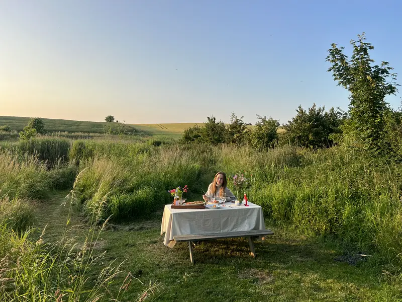 Natur shelter ved sø ved Camønogaarden 