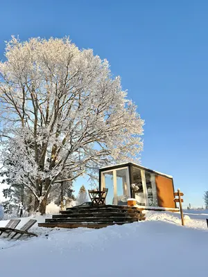 Gnist – Glasshytte med privat spa