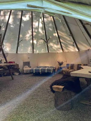 Delightful tipi with fireplace and wilderness sauna
