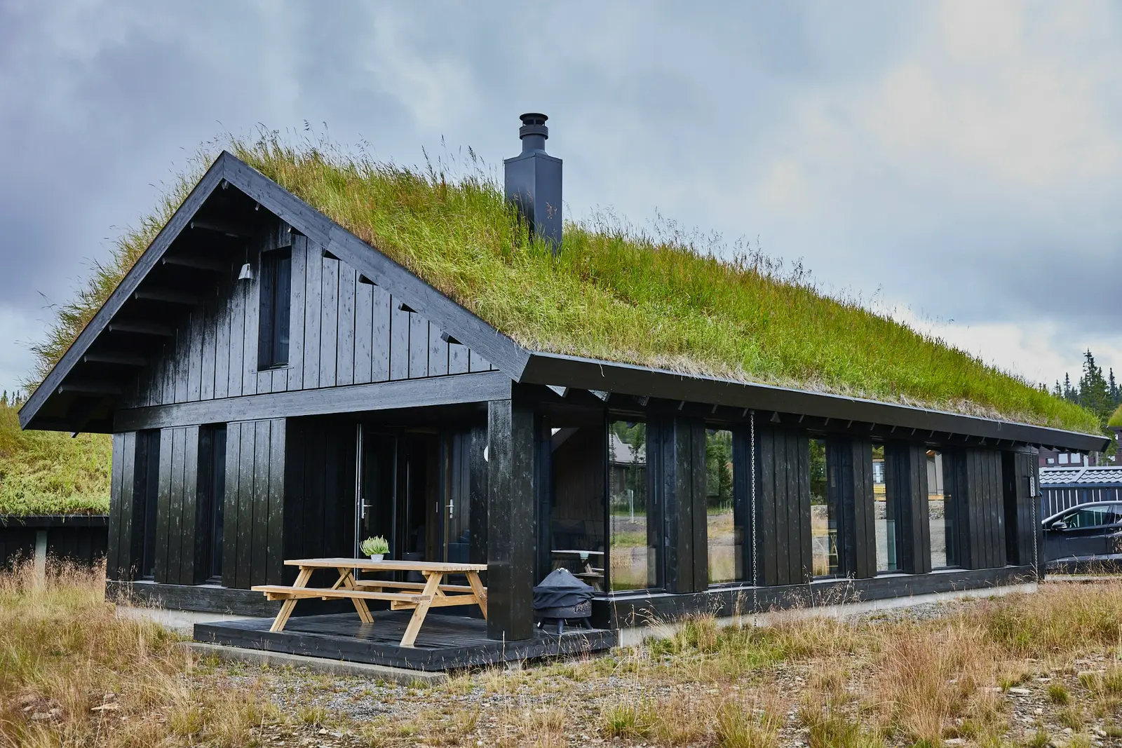 Modern cabin close to cross country and alpine skiing.