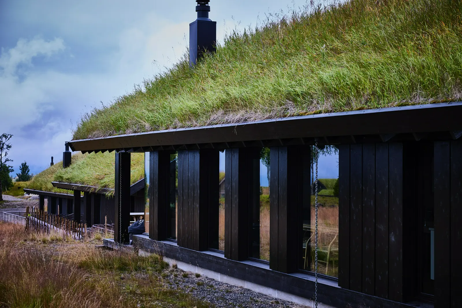 Modern cabin close to cross country and alpine skiing.