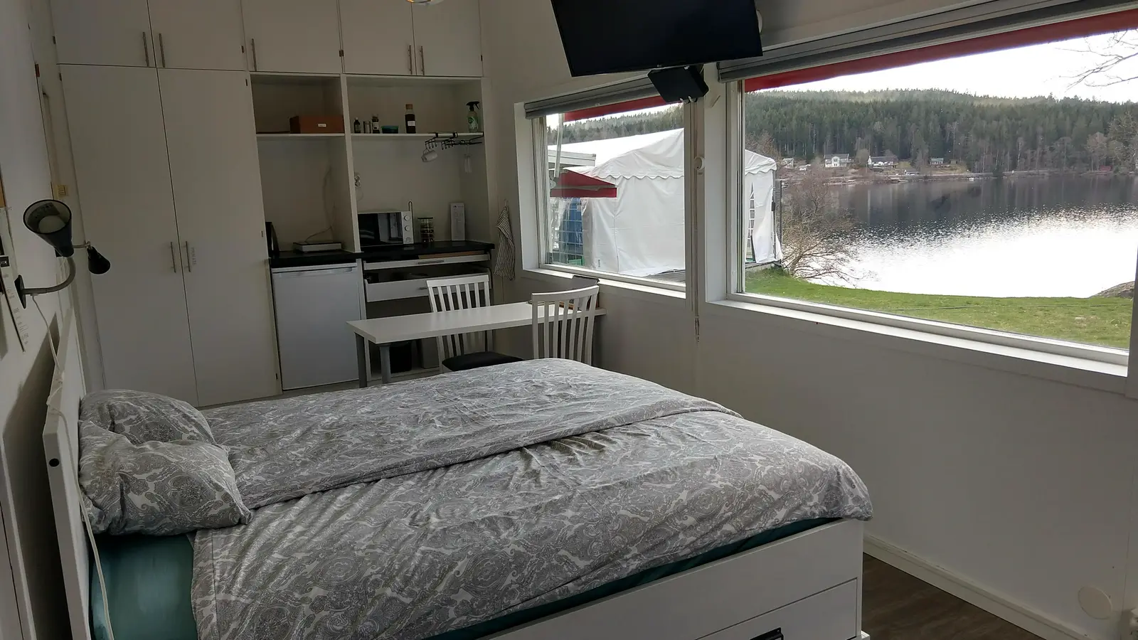 Évika 1 luxury apartment with stunning view of the lake